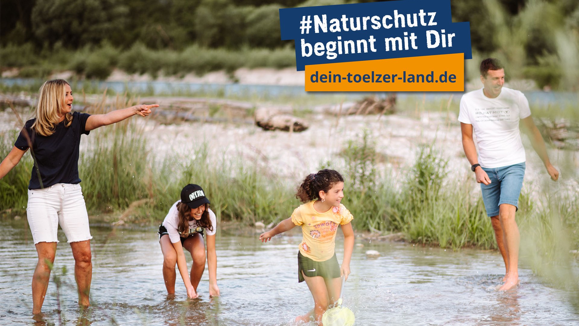 Im Sommer bietet die Isar Abkühlung und reichlich Spaß. Klar, dass die Regeln in den Schutzgebieten beachtet werden müssen. Welche Regeln aktuell gelten findest Du auf der Seite Aktuelles von www.dein-toelzer-land.de, © Tölzer Land Tourismus|Leonie Lorenz